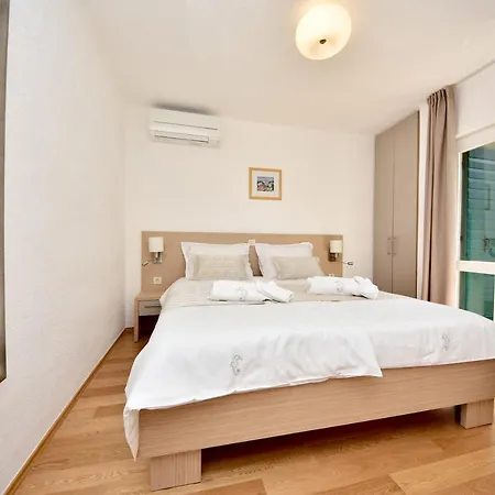 In Olive Garden * Starigrad Paklenica