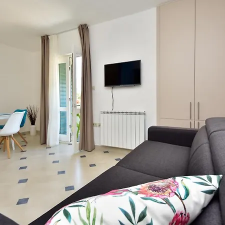 Apartment In Olive Garden Starigrad Paklenica