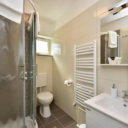 In Olive Garden Starigrad Paklenica