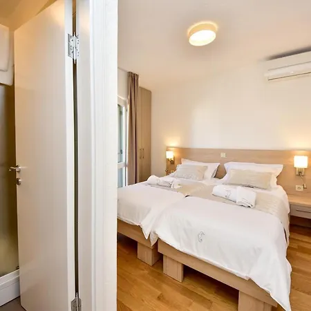 In Olive Garden * Starigrad Paklenica