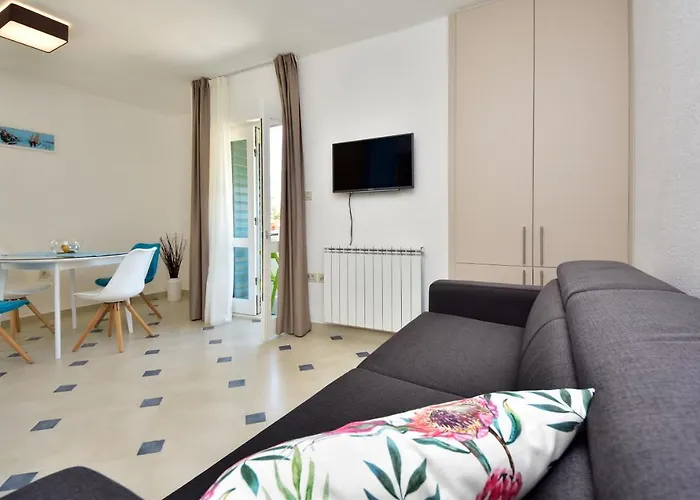 Апартаменты In Olive Garden Стариград-Пакленица