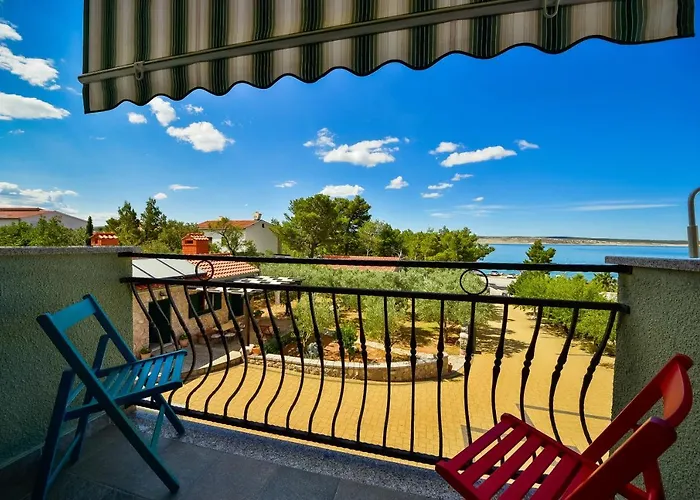 In Olive Garden * Стариград-Пакленица