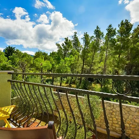 In Olive Garden Apartment Starigrad Paklenica