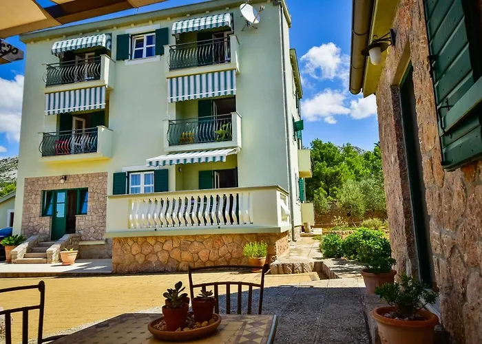 In Olive Garden Starigrad Paklenica