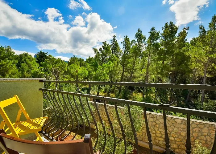 In Olive Garden Apartman Starigrad-Paklenica
